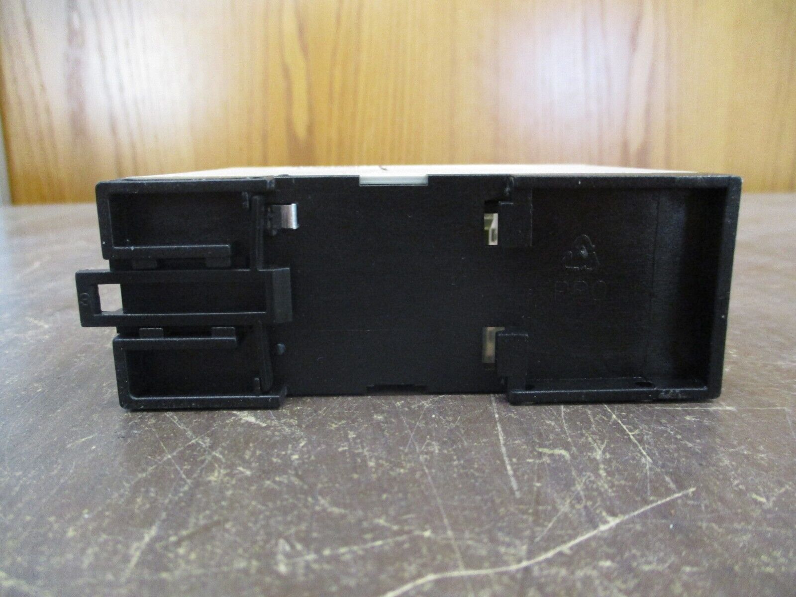 Beckhoff USB 2.0 Hub CU8005-0000 Rev. 0.0 *Cracked Case* *Broken Fin* Used