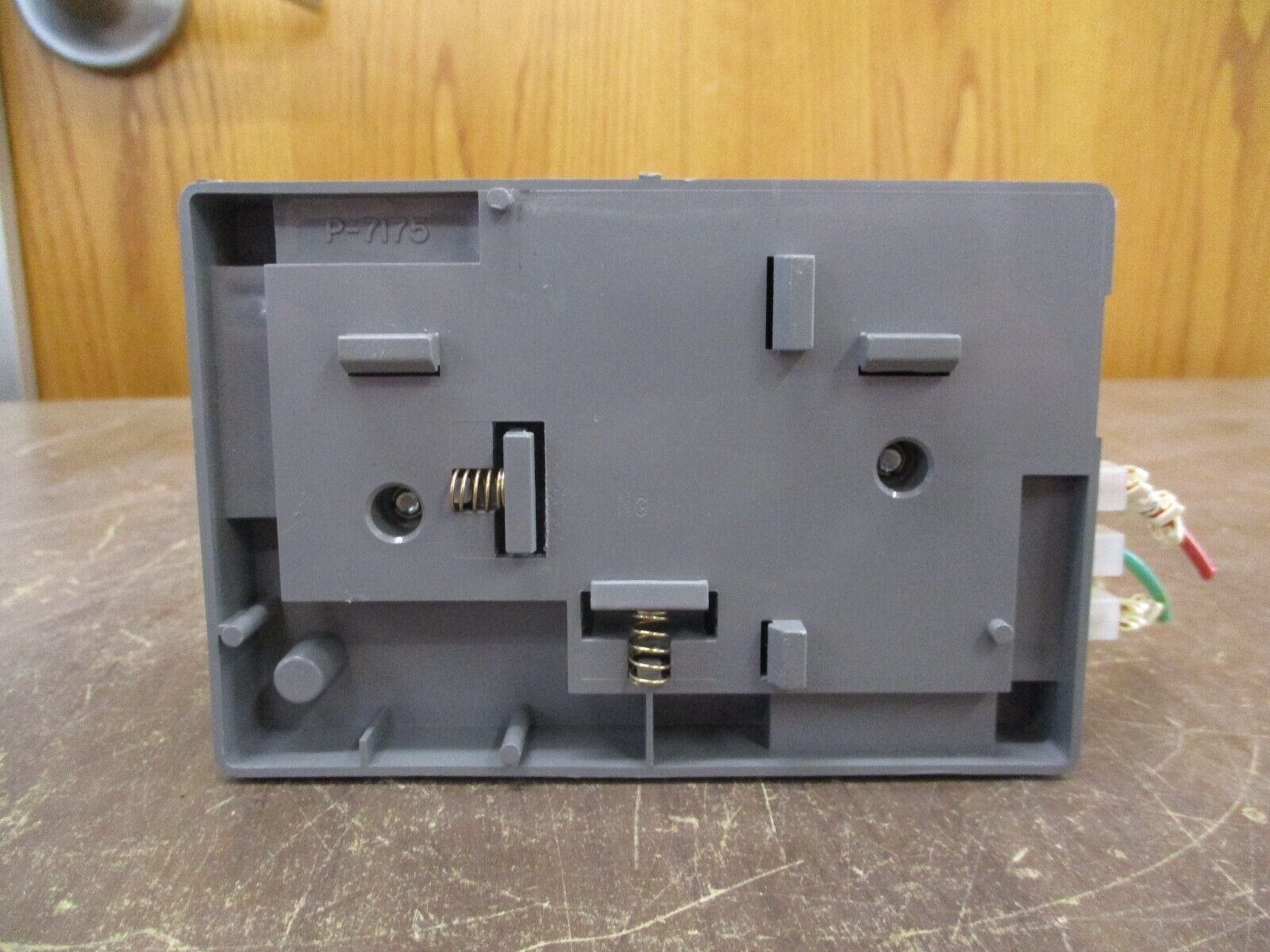 Hubbell DIN Rail Utility Box DRUBGFI15 15A 125V 60Hz GFCI Duplex Used