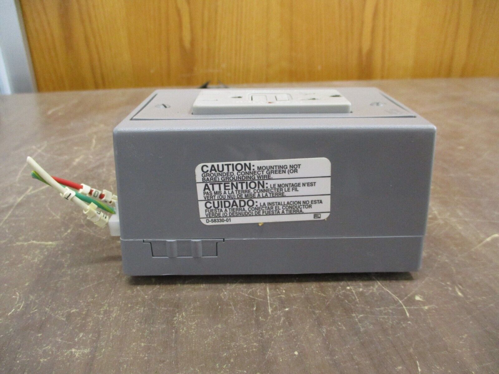 Hubbell DIN Rail Utility Box DRUBGFI15 15A 125V 60Hz GFCI Duplex Used