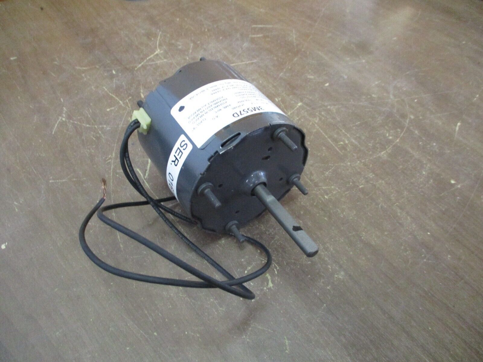 Dayton AC Motor 3M557D 1/30HP 115V 60Hz 1Ph 1550RPM New Surplus