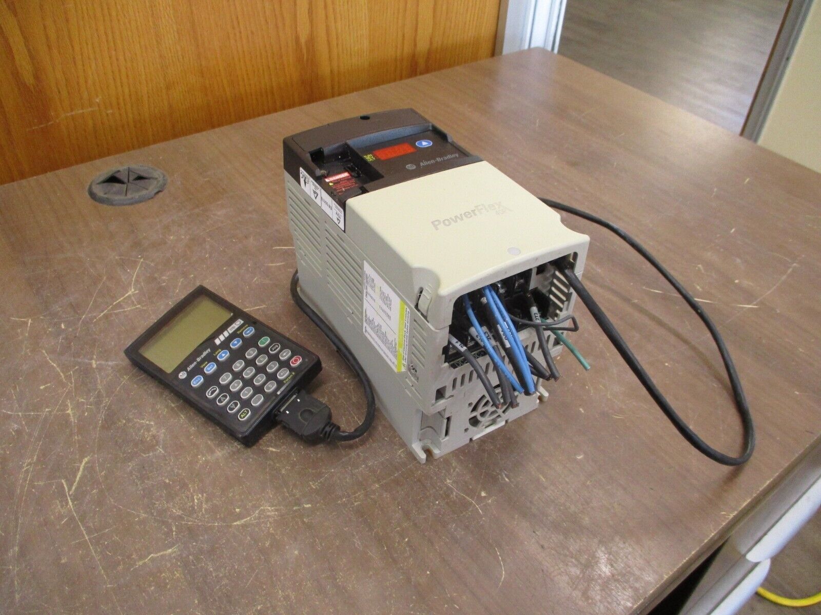 Allen-Bradley PowerFlex 40P AC Drive 22D-D6P0N104 3HP 3Ph w/ Keypad Used