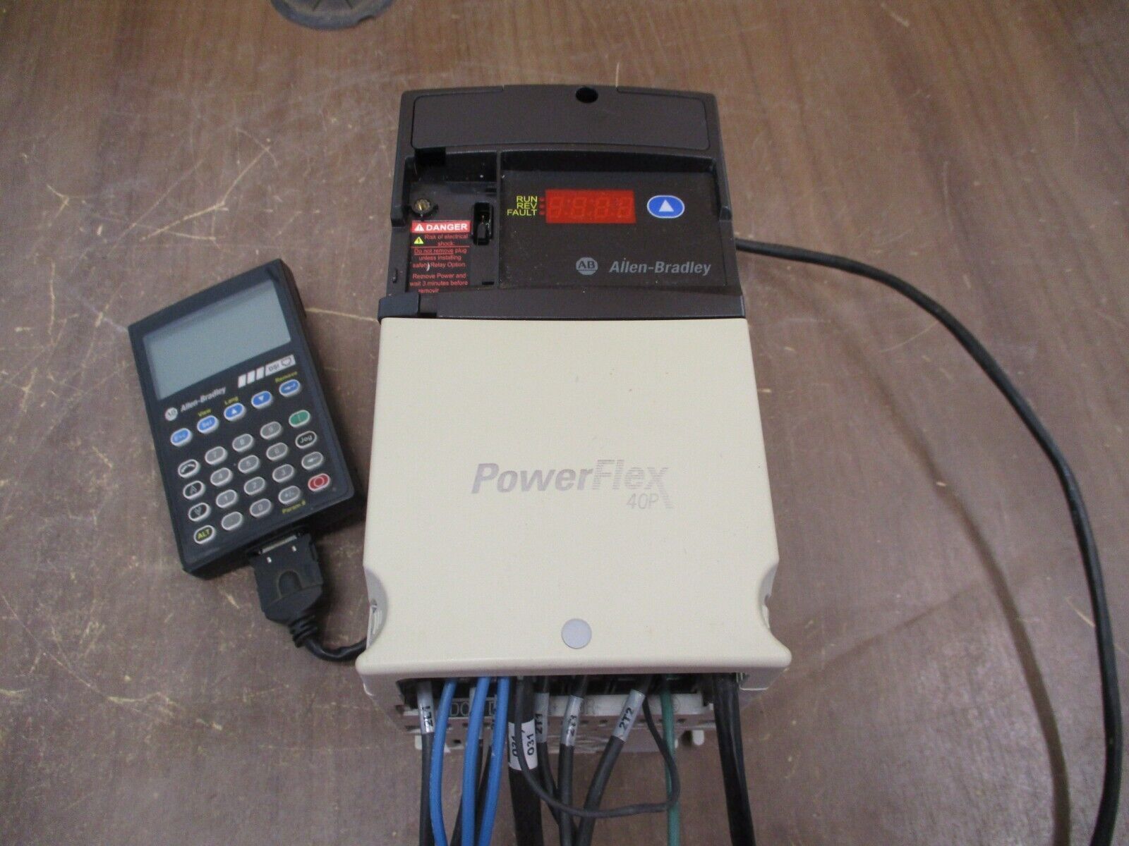 Allen-Bradley PowerFlex 40P AC Drive 22D-D6P0N104 3HP 3Ph w/ Keypad Used