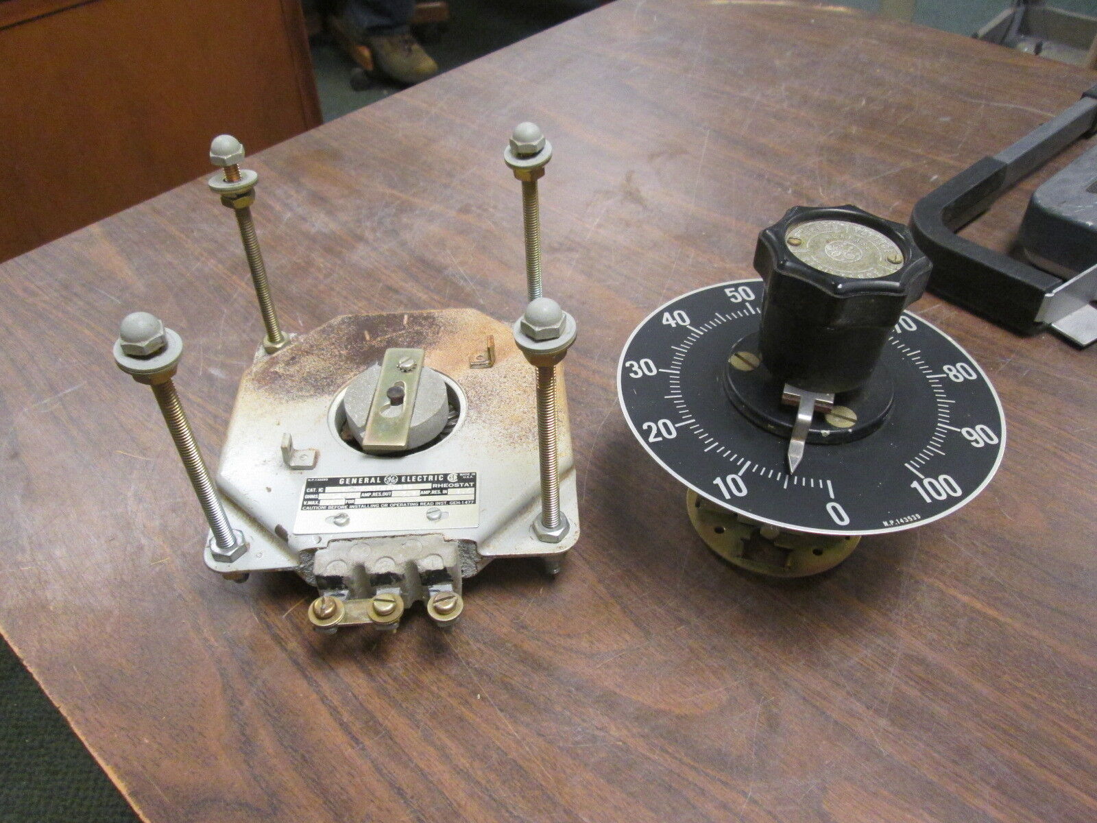 GE Rheostat IC8000EA101AA249 250V 74ohms Used