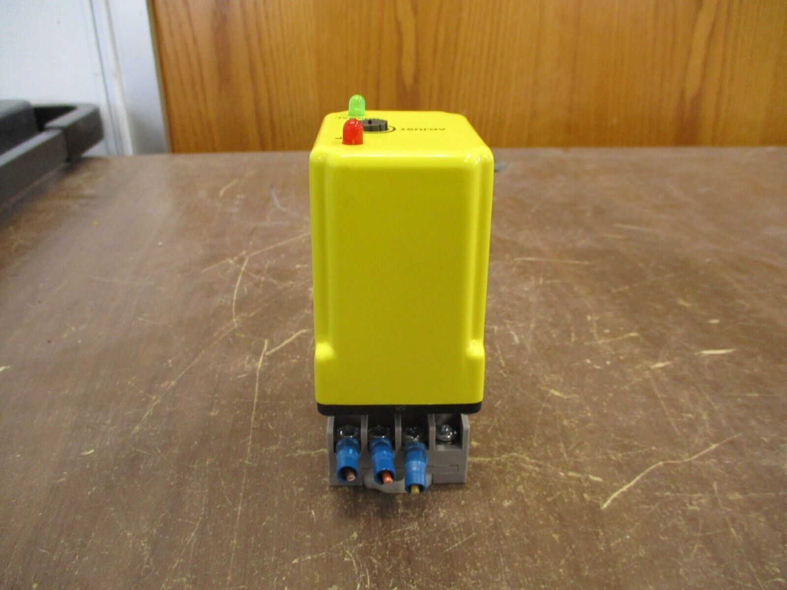 Time Mark 3-Phase Monitor A257B 380-480VAC 60Hz w/ Base *Cracked Corner* Used
