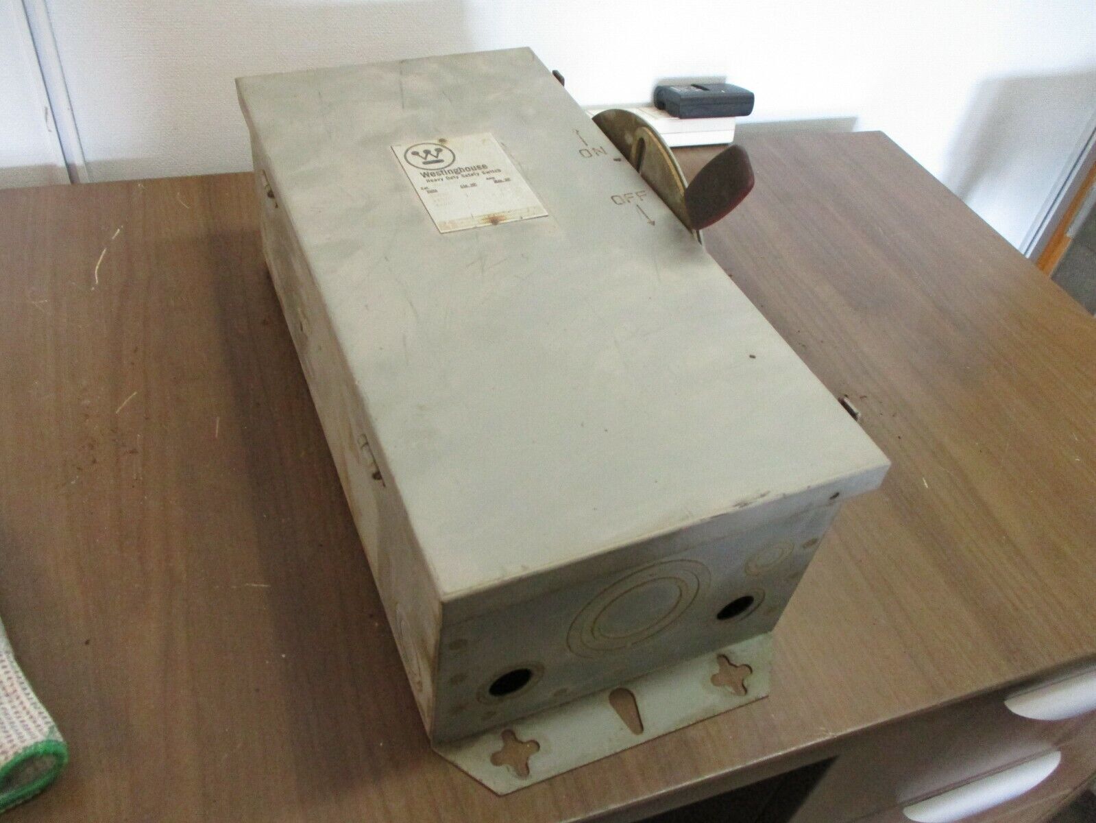 Westinghouse 3R Non-Fusible Safety Switch / Disconnect RHUN361 30A 600V Used