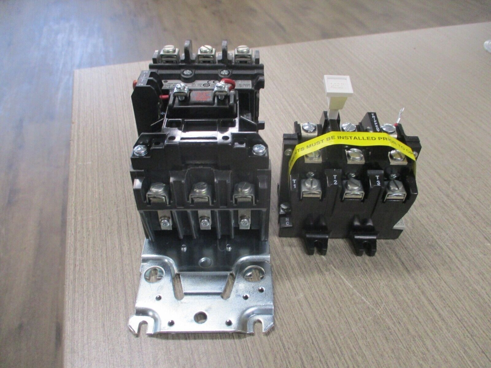 Allen-Bradley Size 0 Starter 509-A0D Ser. 1 120V Coil New Surplus