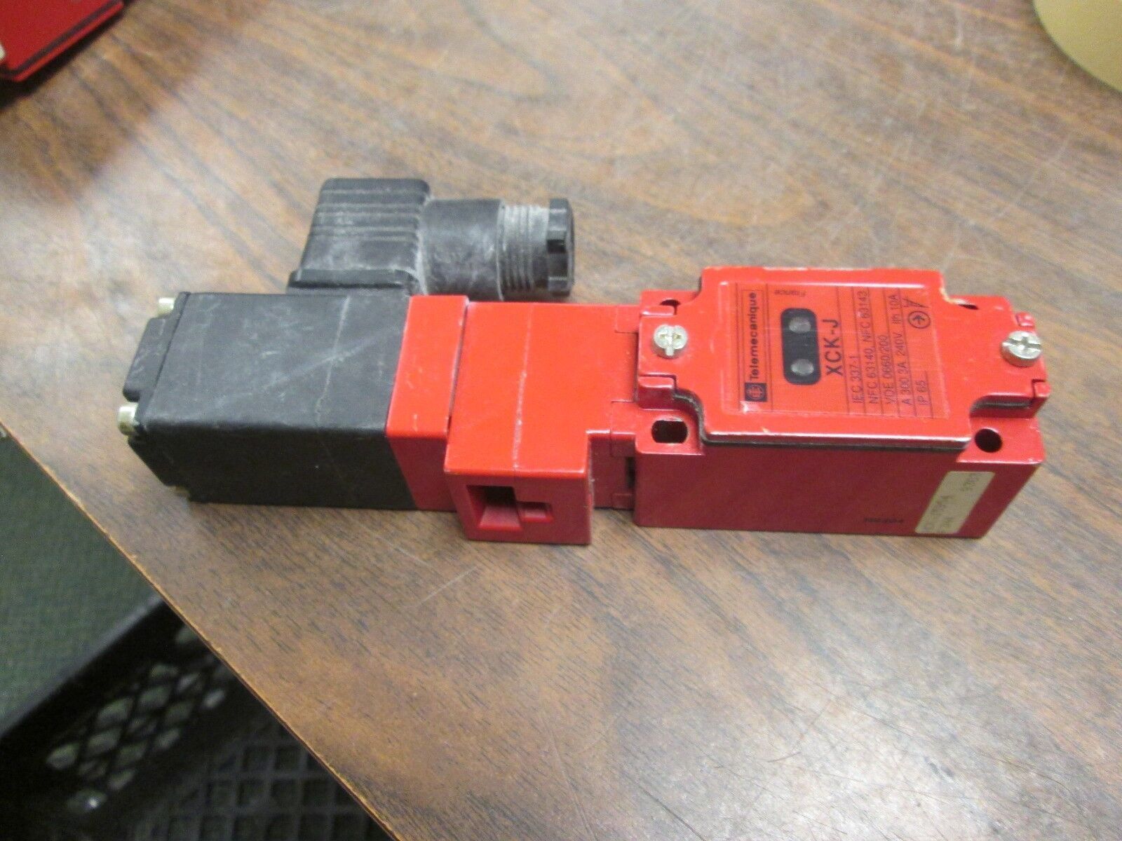 Telemecanique Limit Switch XCK-J, 240V 3A Used