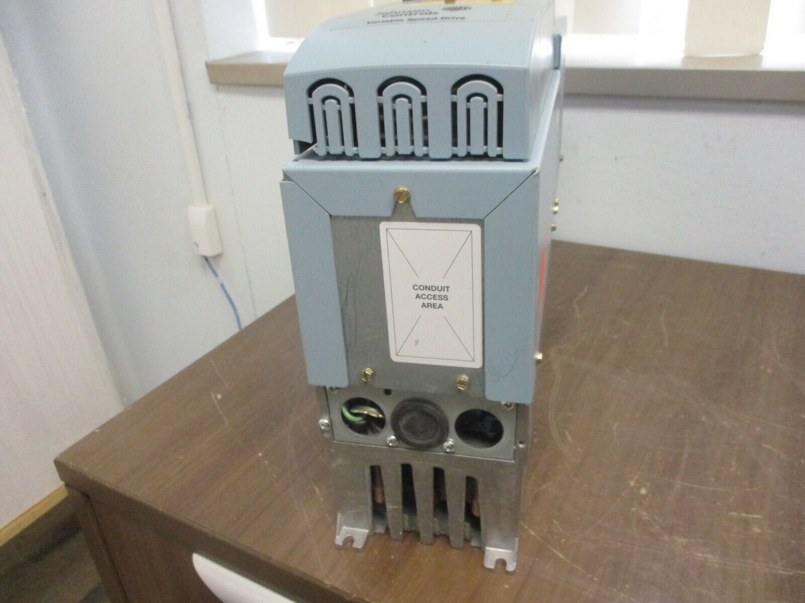 Eaton/Johnson Controls AC Drive w/ Bypass VS007411A-00000 7.5HP 3Ph Used