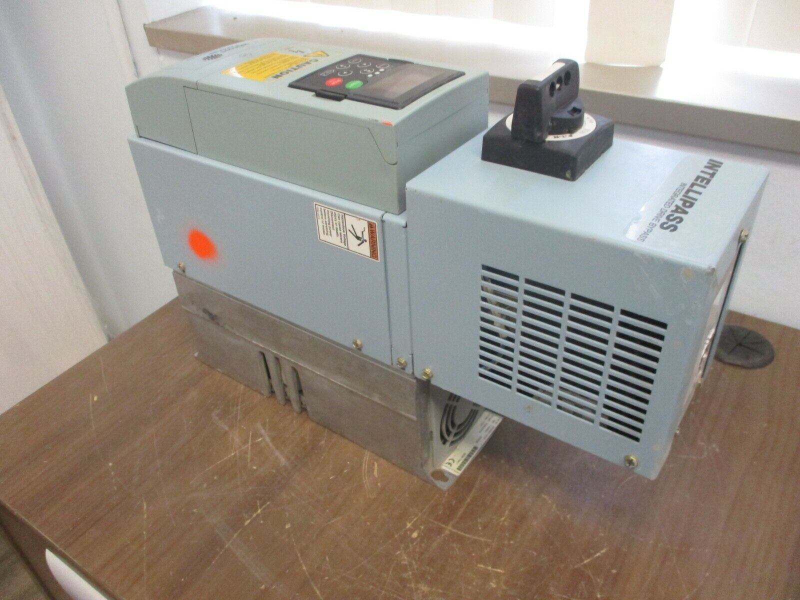 Eaton/Johnson Controls AC Drive w/ Bypass VS007411A-00000 7.5HP 3Ph Used