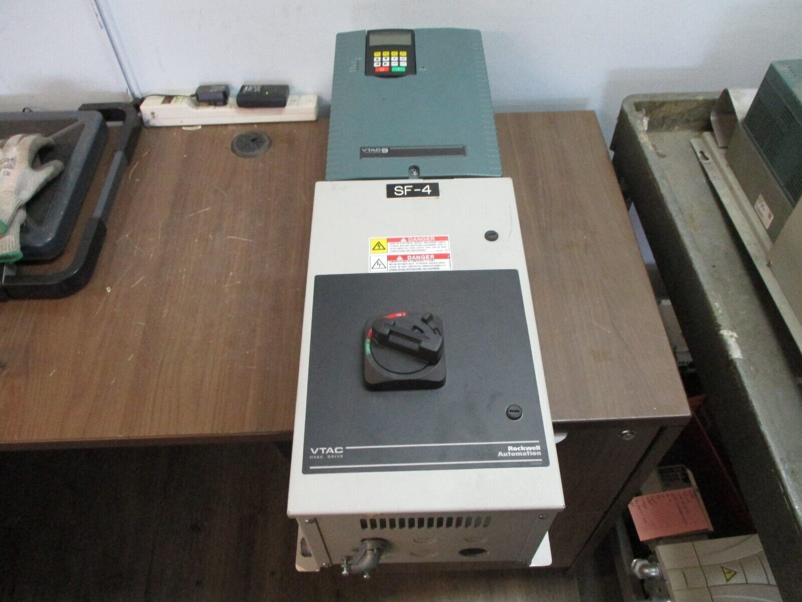 Rockwell Automation VTAC 9 AC Drive w/ Disconnect RX9VT401-022HTAN 15HP 3Ph Used