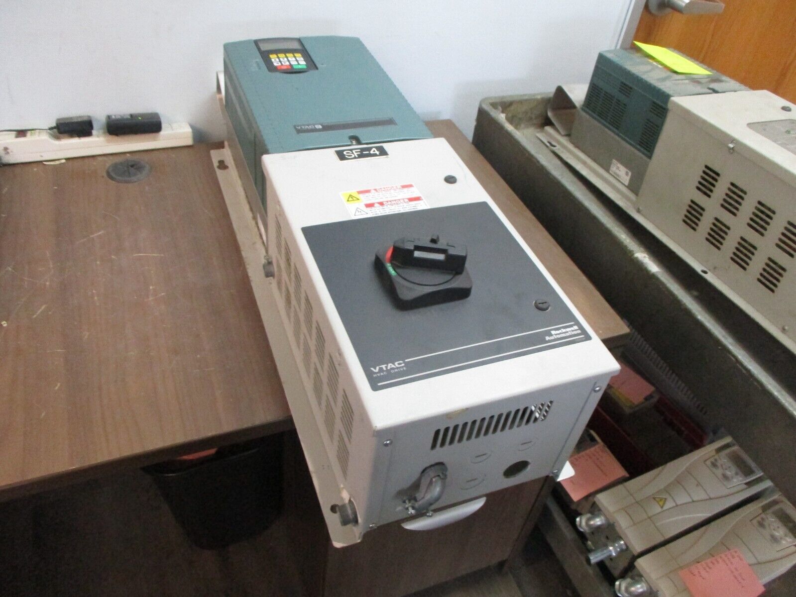 Rockwell Automation VTAC 9 AC Drive w/ Disconnect RX9VT401-022HTAN 15HP 3Ph Used