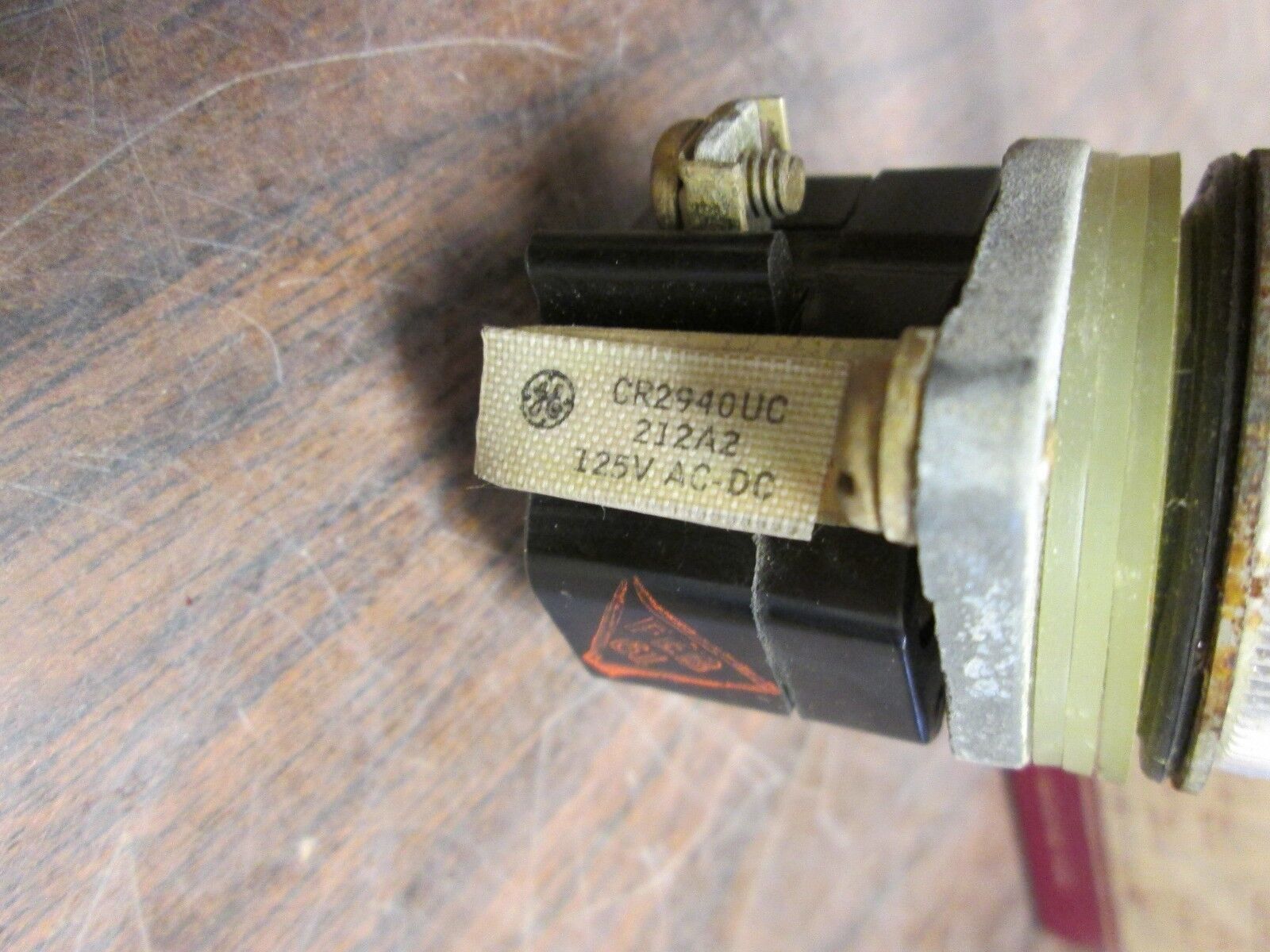 GE Oiltight Indicator Pilot Light CR2940U212A2 125V AC/DC New Surplus