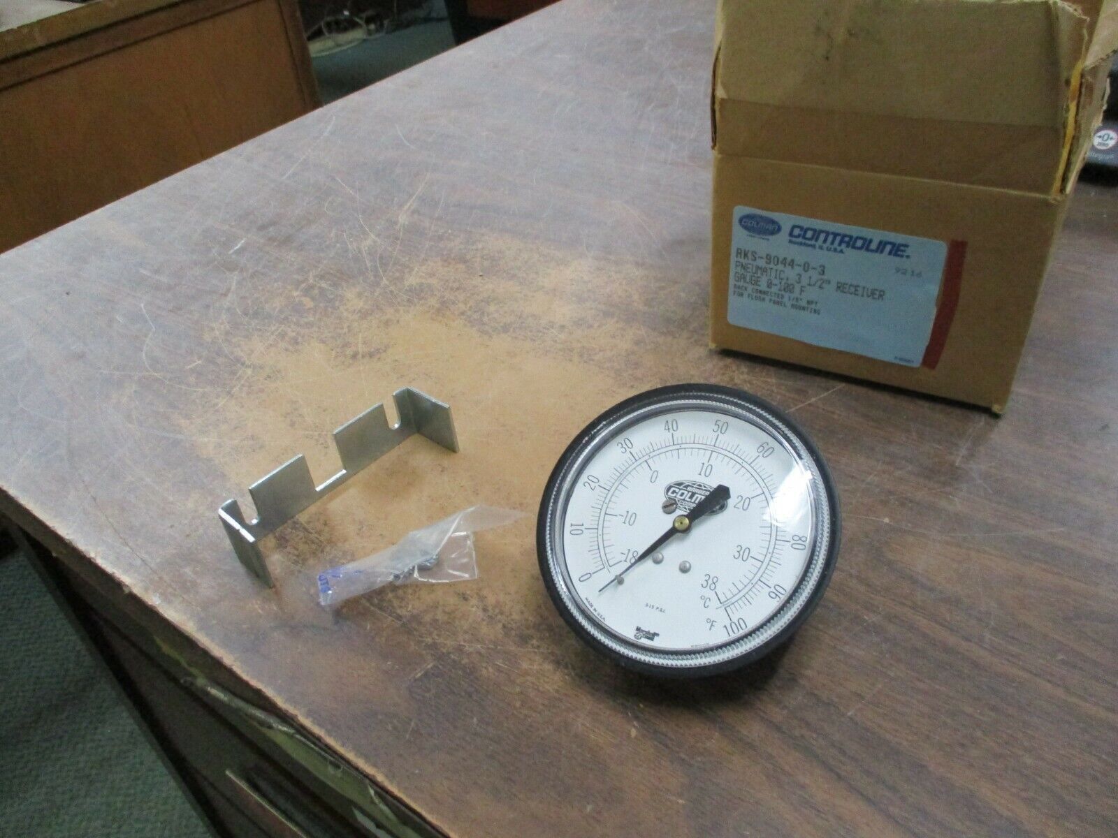 Barber-Colman Controline Pneumatic Receiver AKS-9044-0-3 Range: 0-100°F