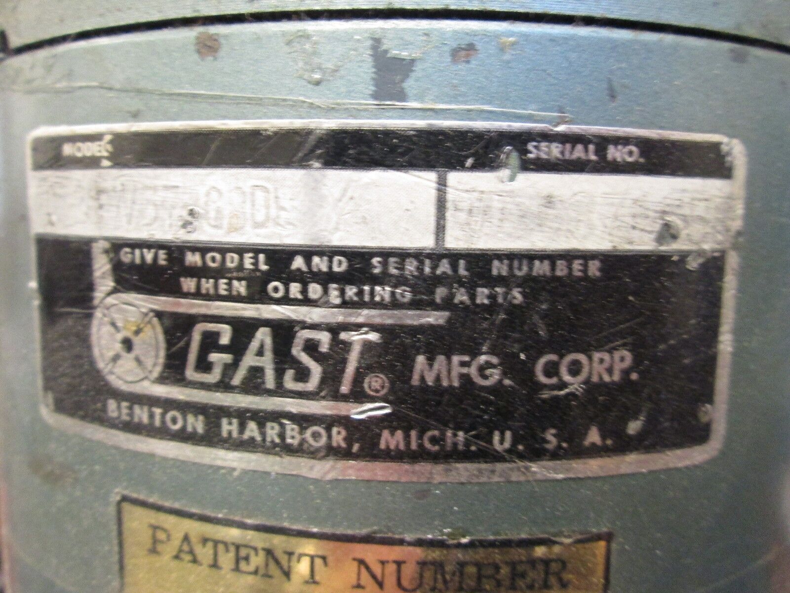 Gast Rotary Valve Lubricated Vacuum Pump 0322-V37-G8D 1/6HP 1Ph 115V 60Hz Used