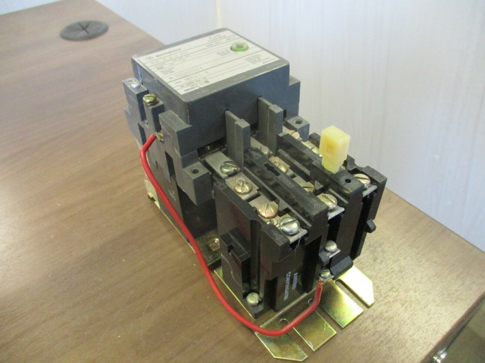 Westinghouse B/200 Size 1 Starter B200M1CX 120V Coil 27A Used