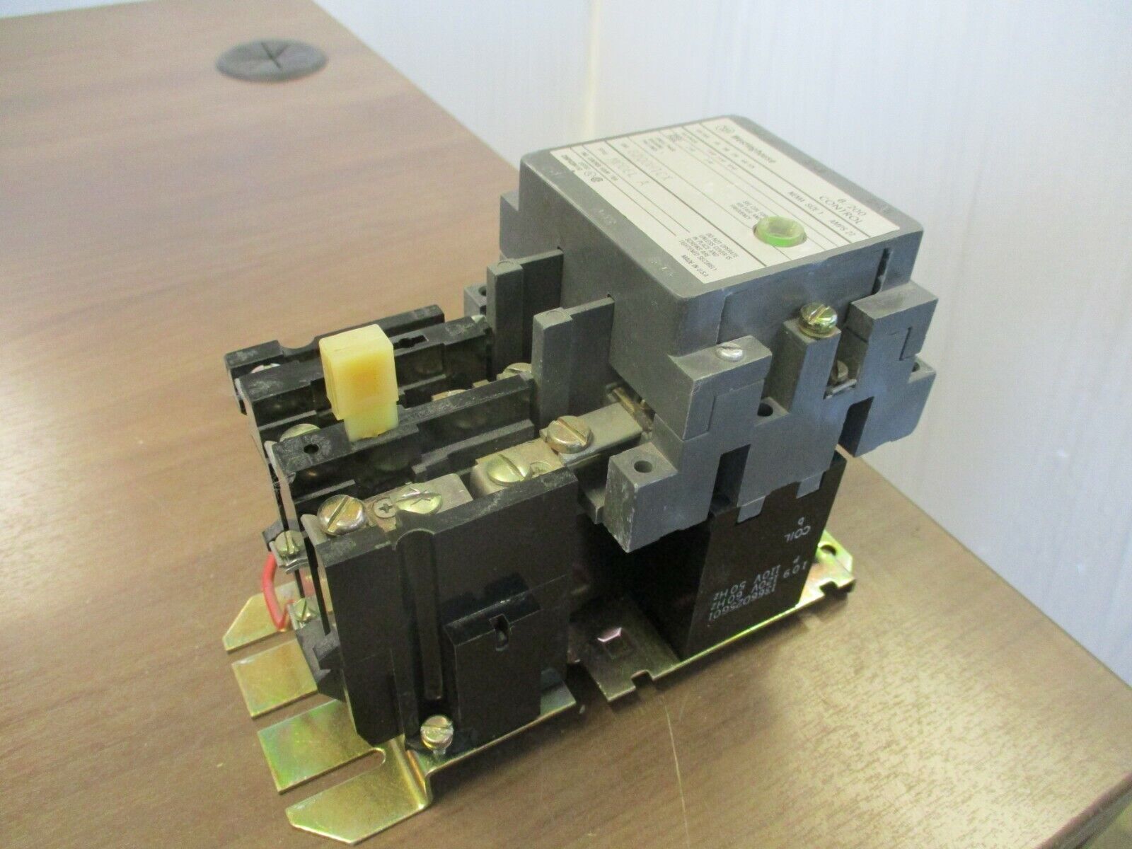 Westinghouse B/200 Size 1 Starter B200M1CX 120V Coil 27A Used