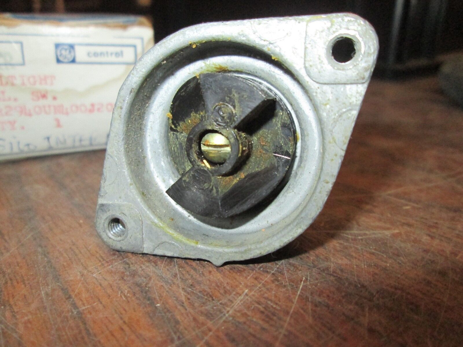 GE Oiltight Keyed Selector Switch CR2940UN400J207 w/ key New Surplus