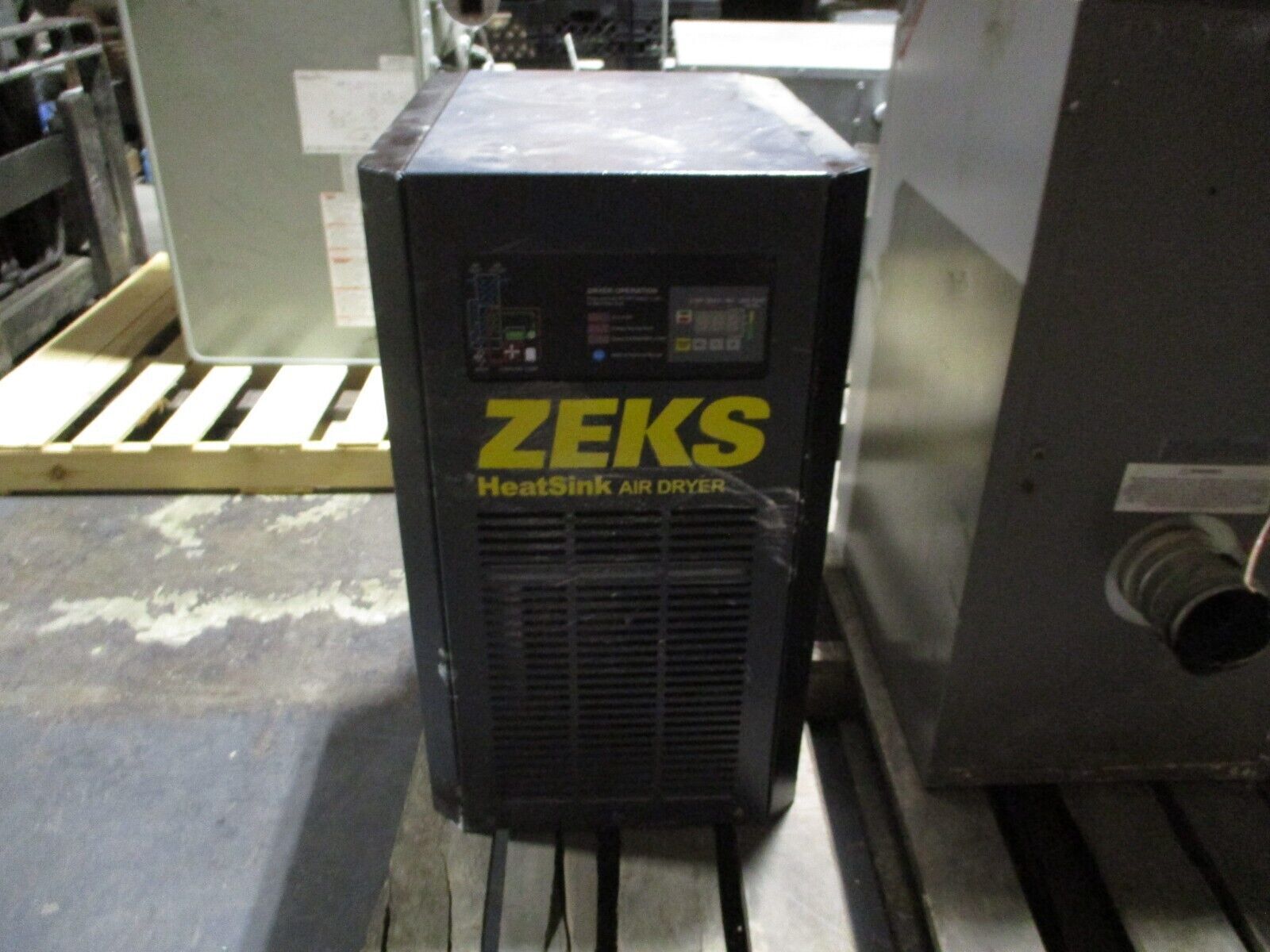 Zeks HeatSink Refrigerated Air Dryer 35HSHA100 115V 1Ph 60Hz 200PSIG Used