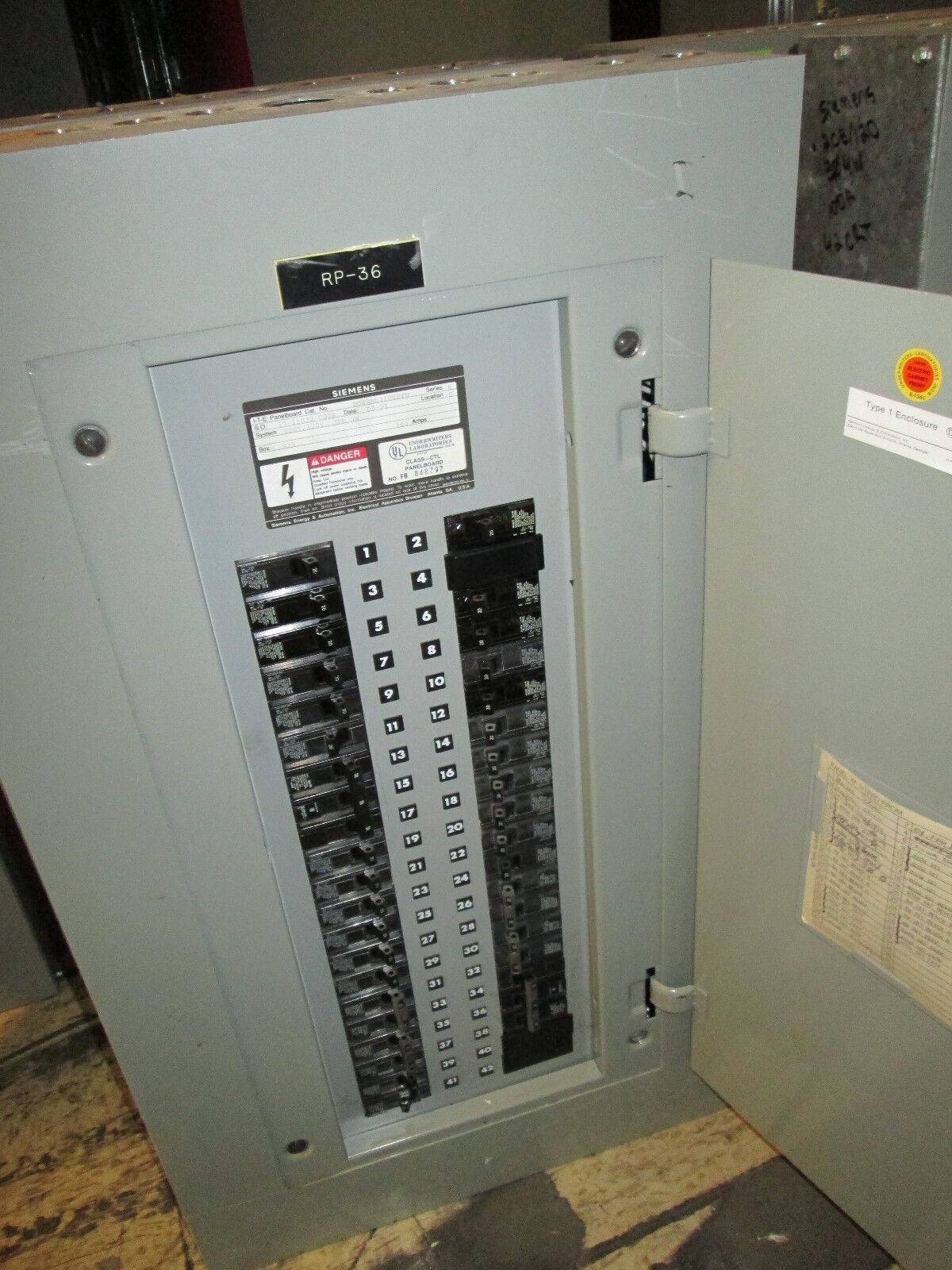 Siemens Main Lug Breaker Panel BG42ML4100STM 208Y/120V 100A 3Ph 4W 42 Slot Used