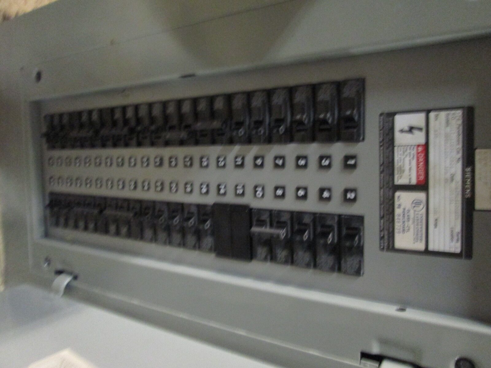 Siemens Main Lug Breaker Panel BG42ML4100STM 100A Main Lug 208Y/120V 3Ph 4W Used