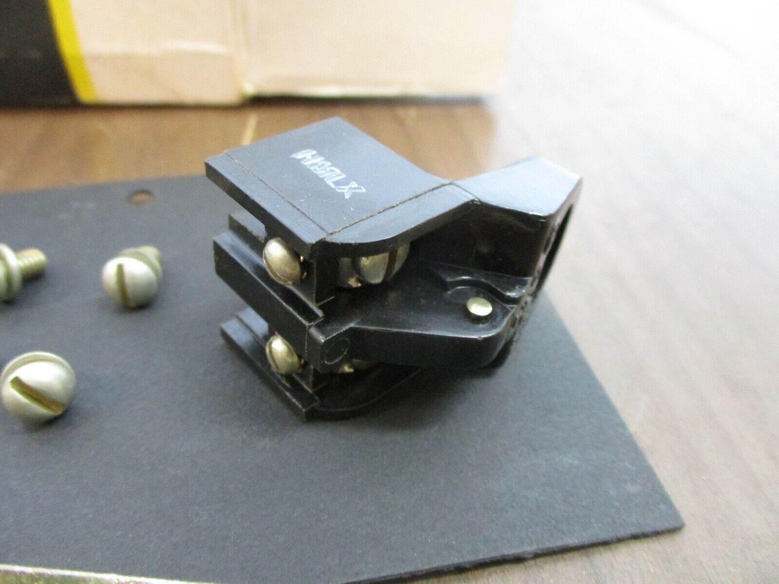Allen-Bradley Aux Mounting Bracket 895-M21 Ser. A 100/200A New Surplus
