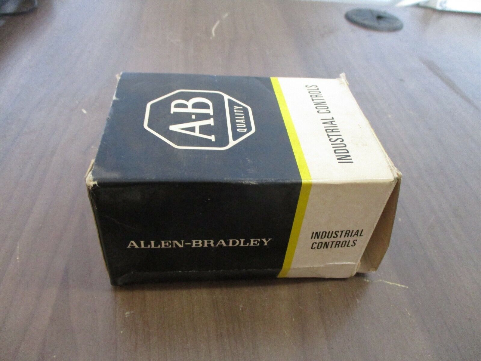 Allen-Bradley Aux Mounting Bracket 895-M21 Ser. A 100/200A New Surplus