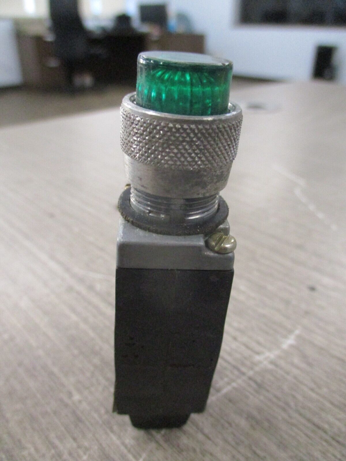 Westinghouse Indicator Light OTTFM Style: 1255C01G01 110/120V 50/60Hz Green Used