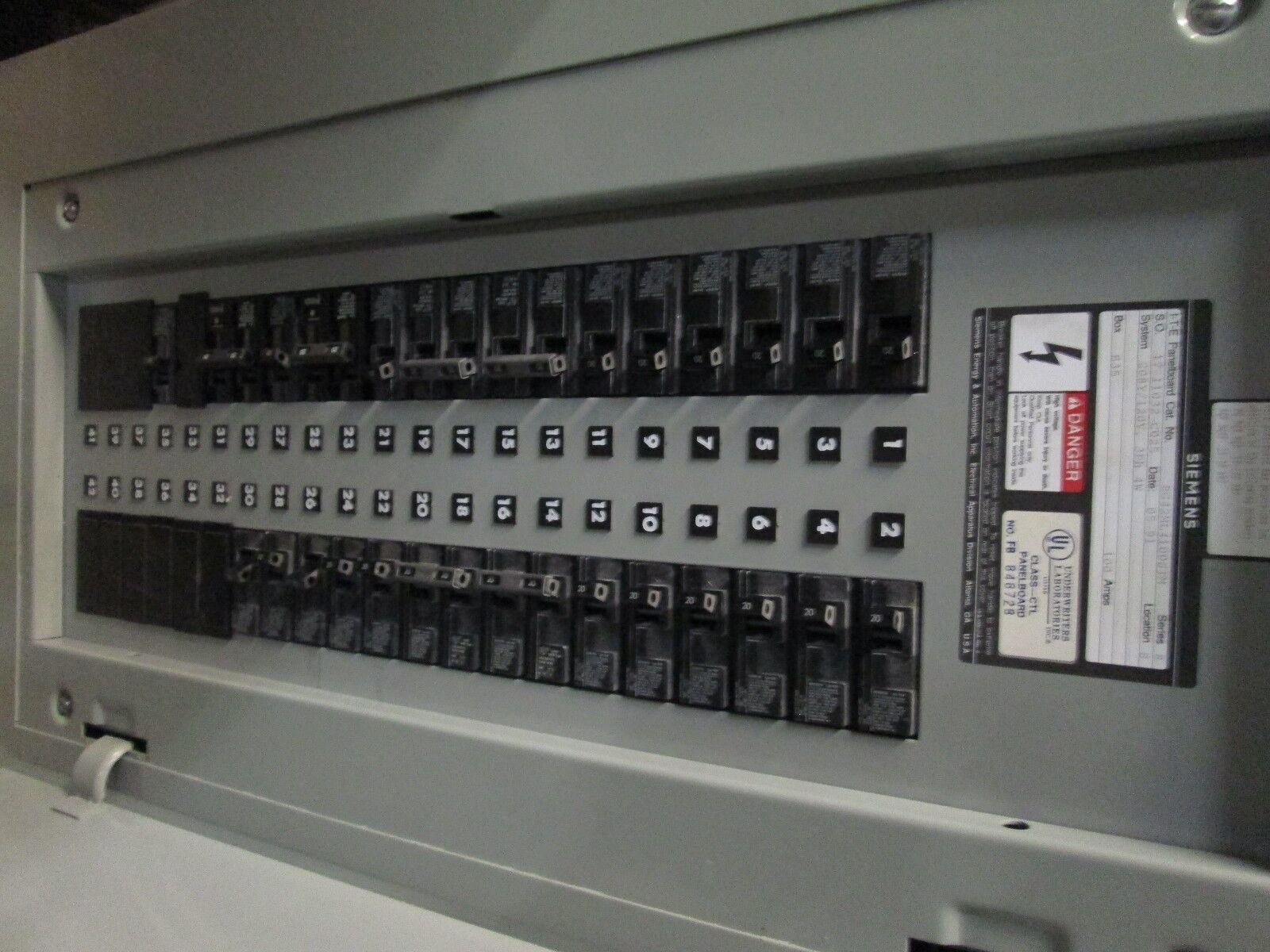 Siemens Main Lug Breaker Panel BG42ML4100STM 100A Main Lug 208Y/120V 3Ph 4W Used