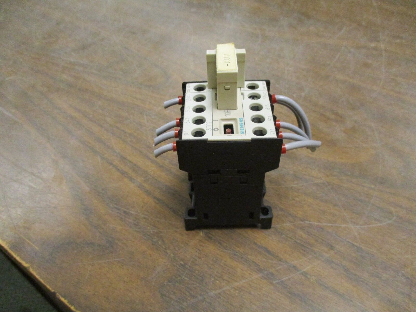 Siemens Contactor 3TF2010-0AM0 10A 240V w/ Varistor Surge Suppressor Used