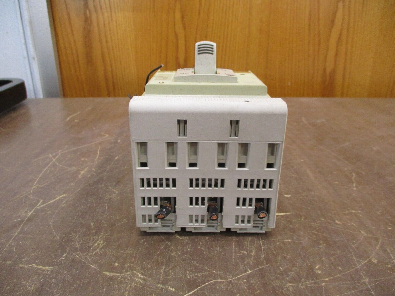 Allen-Bradley Motor Protector 140MG-H8E-D10 100A 600V 50/60Hz Used