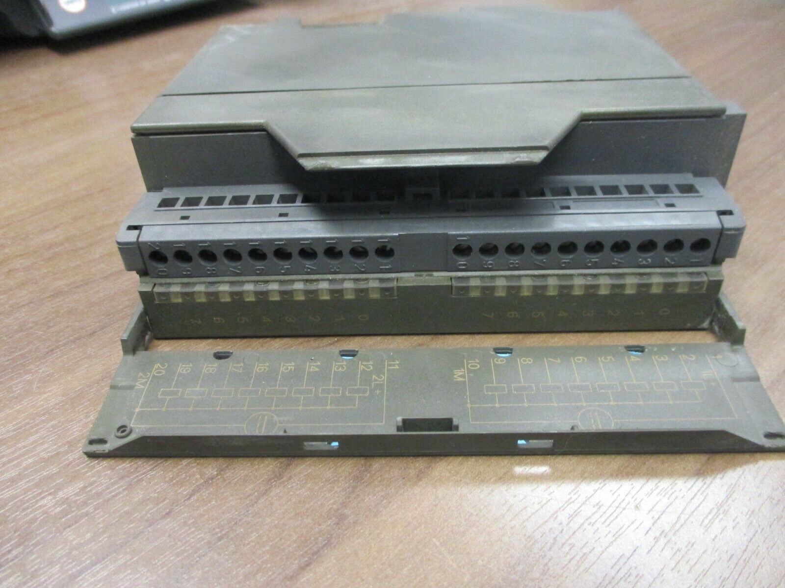 Siemens Simatic S7 Digital Ouput Module 6ES7 322-1BH01-0AA0 24VDC, 0.5A, Used