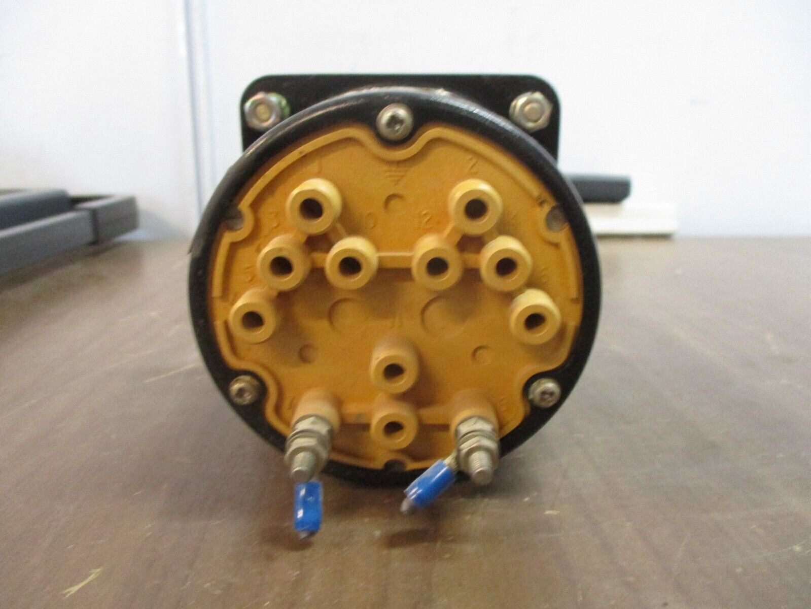 Crompton / Gould Type 077-08 AC Ammeter AA1 LSSV Range: 0-1200A Used