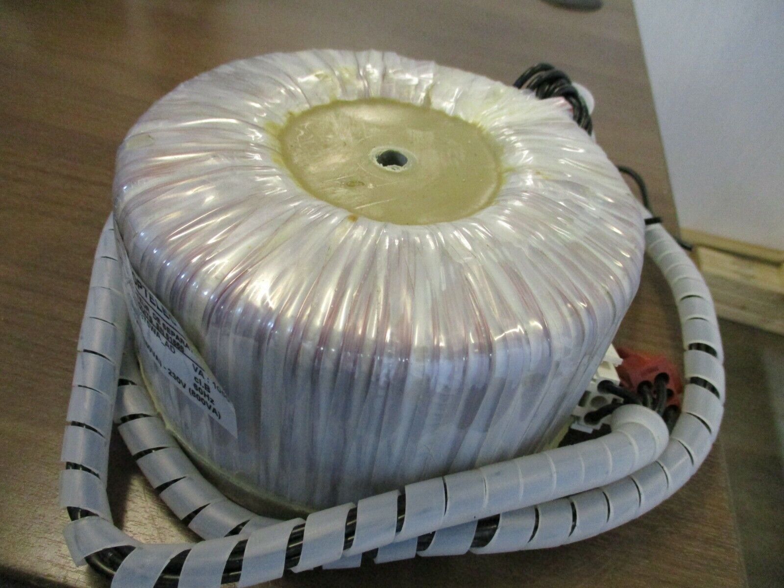 Optelec Isolating Transformer 34000375WA_AD 1050VA Pri: 480V Sec: 120-230V Used
