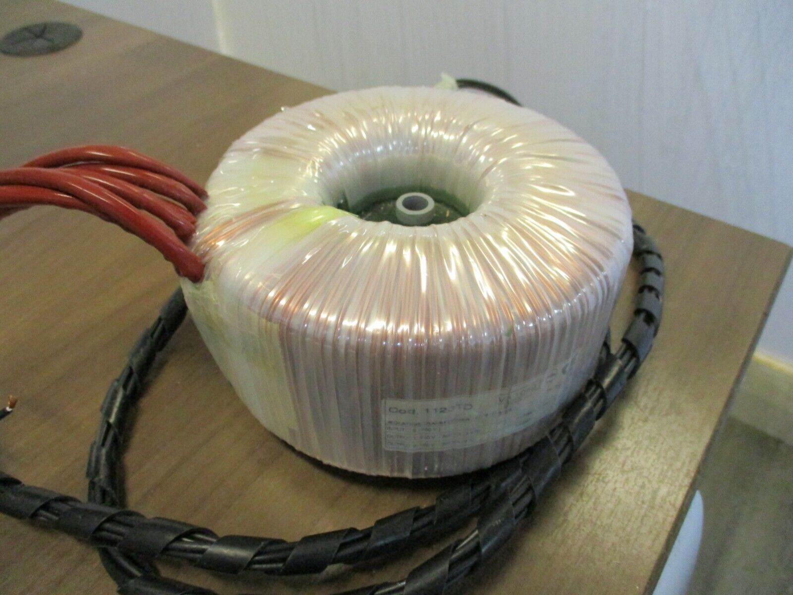 Optelec Isolating Transformer 1123TD 1050VA Pri: 480V Sec: 120/230V 50/60Hz Used