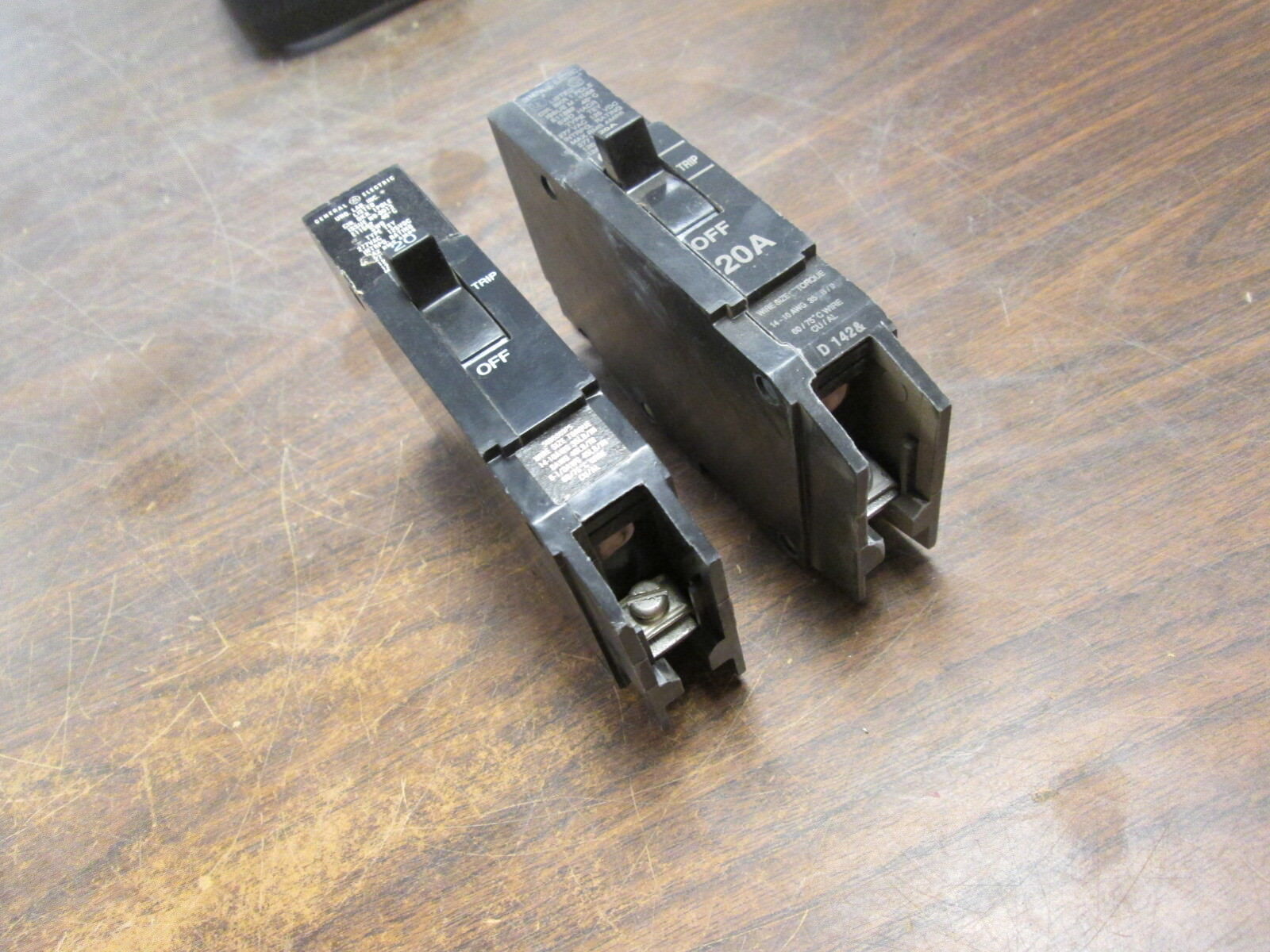 GE Circuit Breaker TEY120 20A 277V 1P *Lot of 2* Used