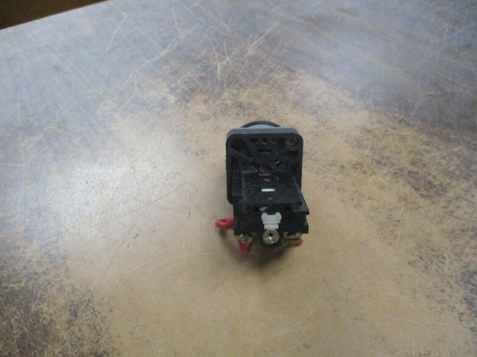 Robertshaw Illuminated Push Button Switch AHEIL AI-R Green Lamp: 150V, 3W Used