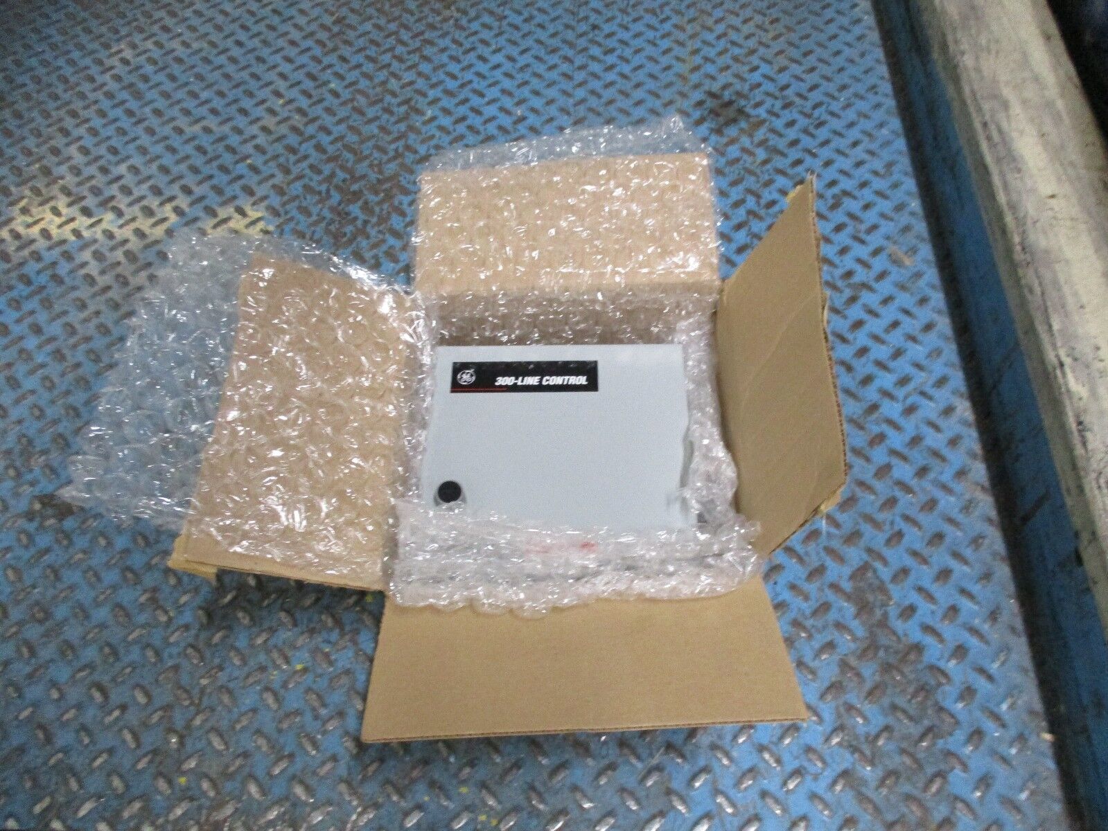 GE Enclosed Reversing Starter CR309B10200AAAAA 115-120V Coil Size 0 3P New Surpl