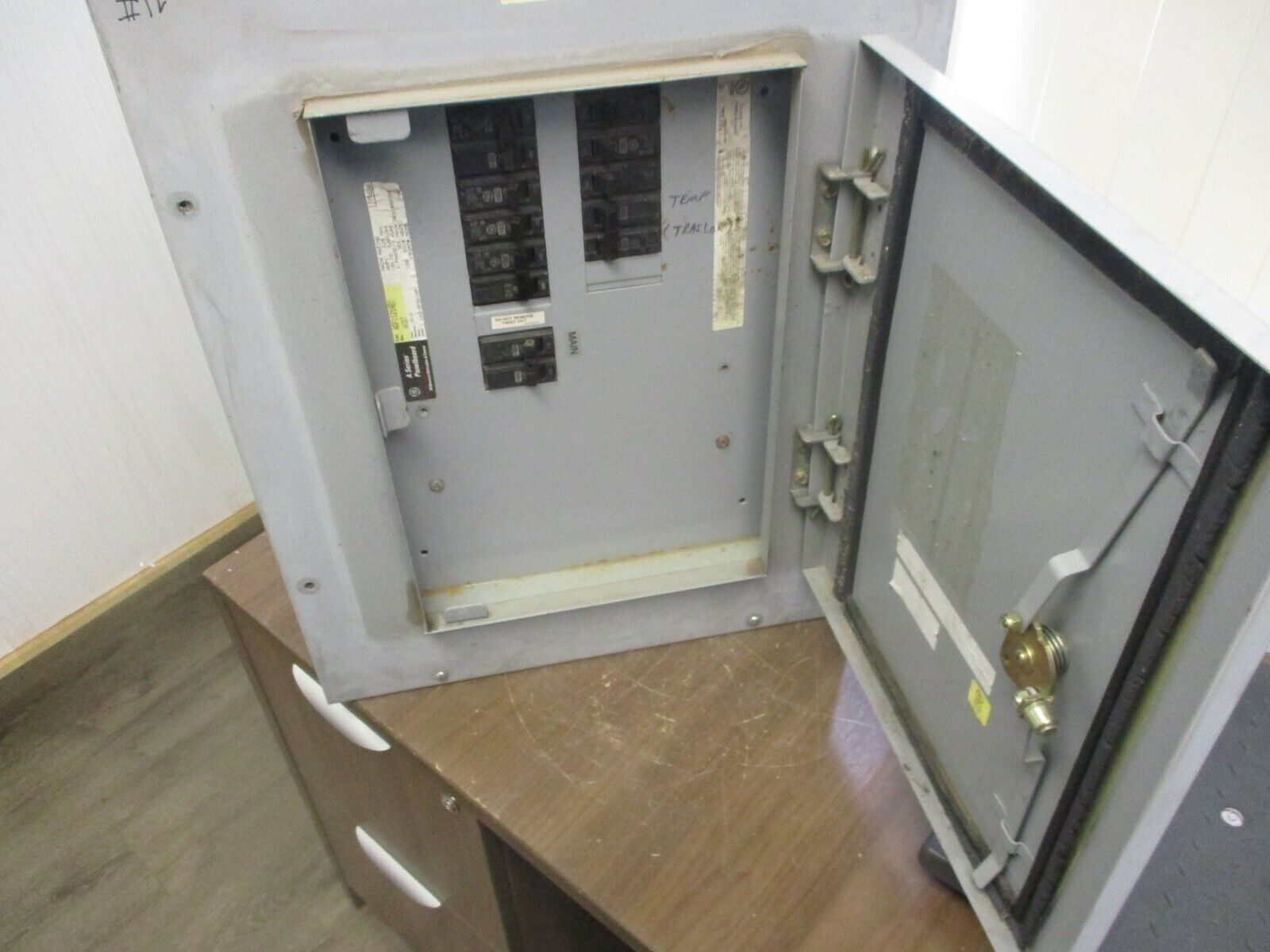 GE A-Series Panelboard AQF1121ABX AXB7 125A Max 120/240V 1Ph 3W 12-Slot Used