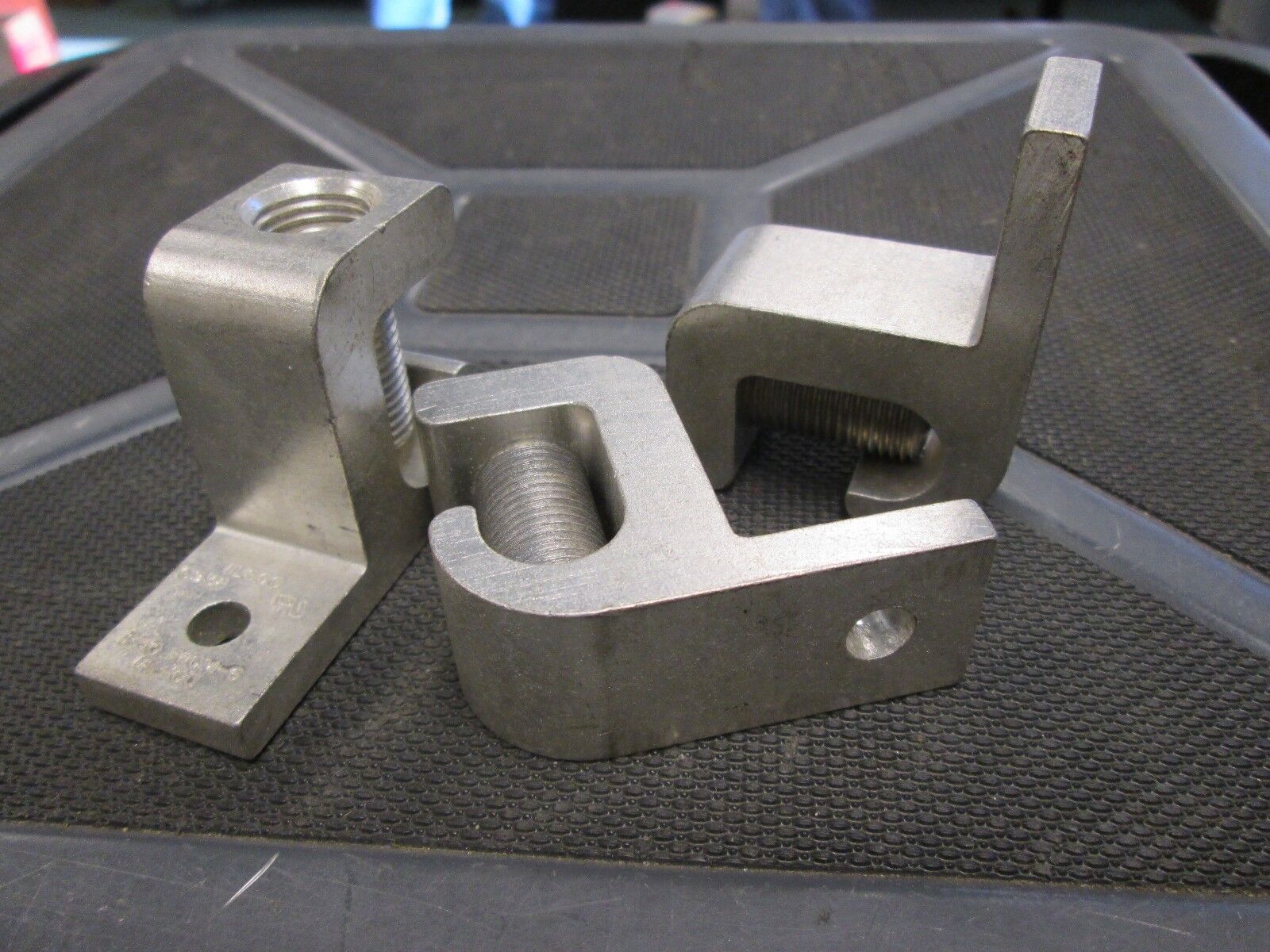 ilsco Lay in Lug G938 250 MCM-6 600V Box of 3 New Surplus