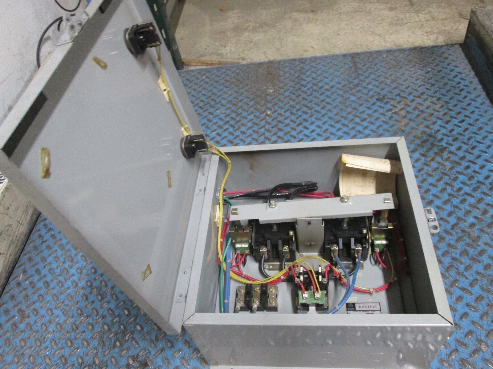 GE Control Automatic Transfer Panel CR160TD4BB00 60A 1Ph 230V Coil Used