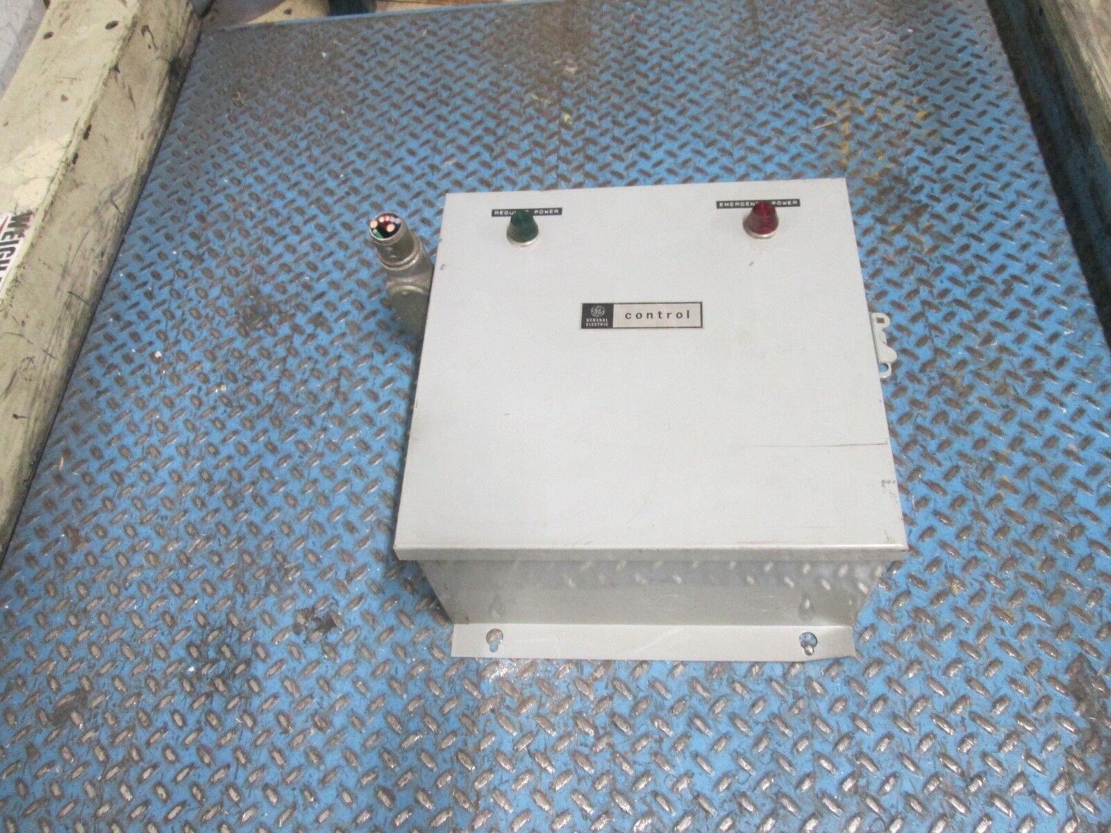 GE Control Automatic Transfer Panel CR160TD4BB00 60A 1Ph 230V Coil Used