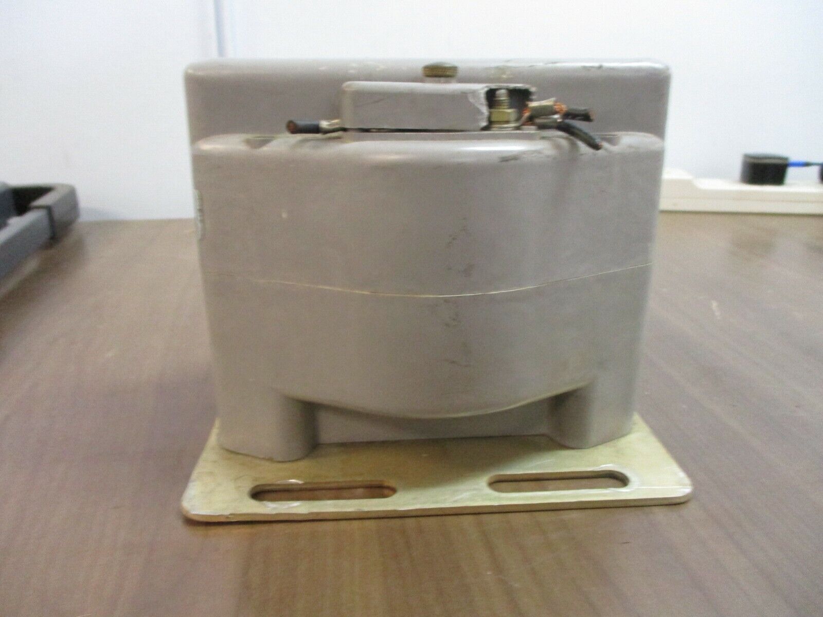 FPE Type PT-6 Potential Transformer 2752D0599 Ratio 2.4:1 Pri: 288/500V 60HZ