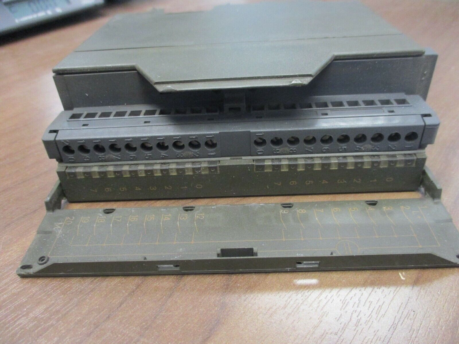 Siemens Simatic S7 SM321 Digital Input Module 6ES7 321-1BH01-0AA0 24VDC Used