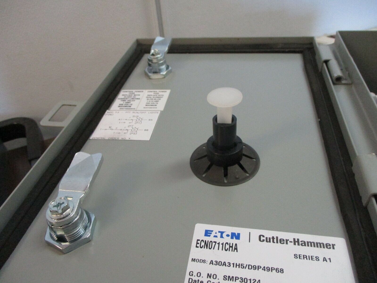 Eaton Enclosed Size 1 Starter ECN0711CHA Ser. A1 27A Type 1 Enclosure Used