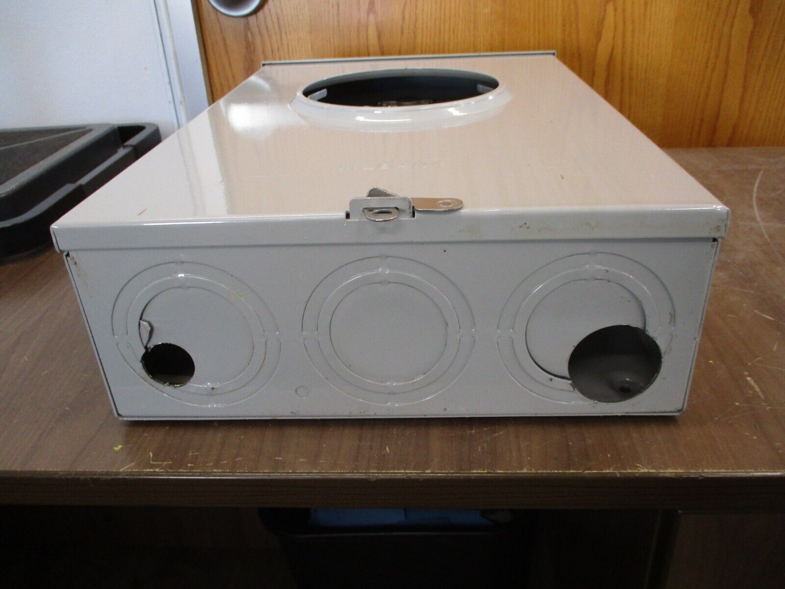Milbank Meter Socket 9700 200A 600V 3Ph 4W 3R Enclosure Used