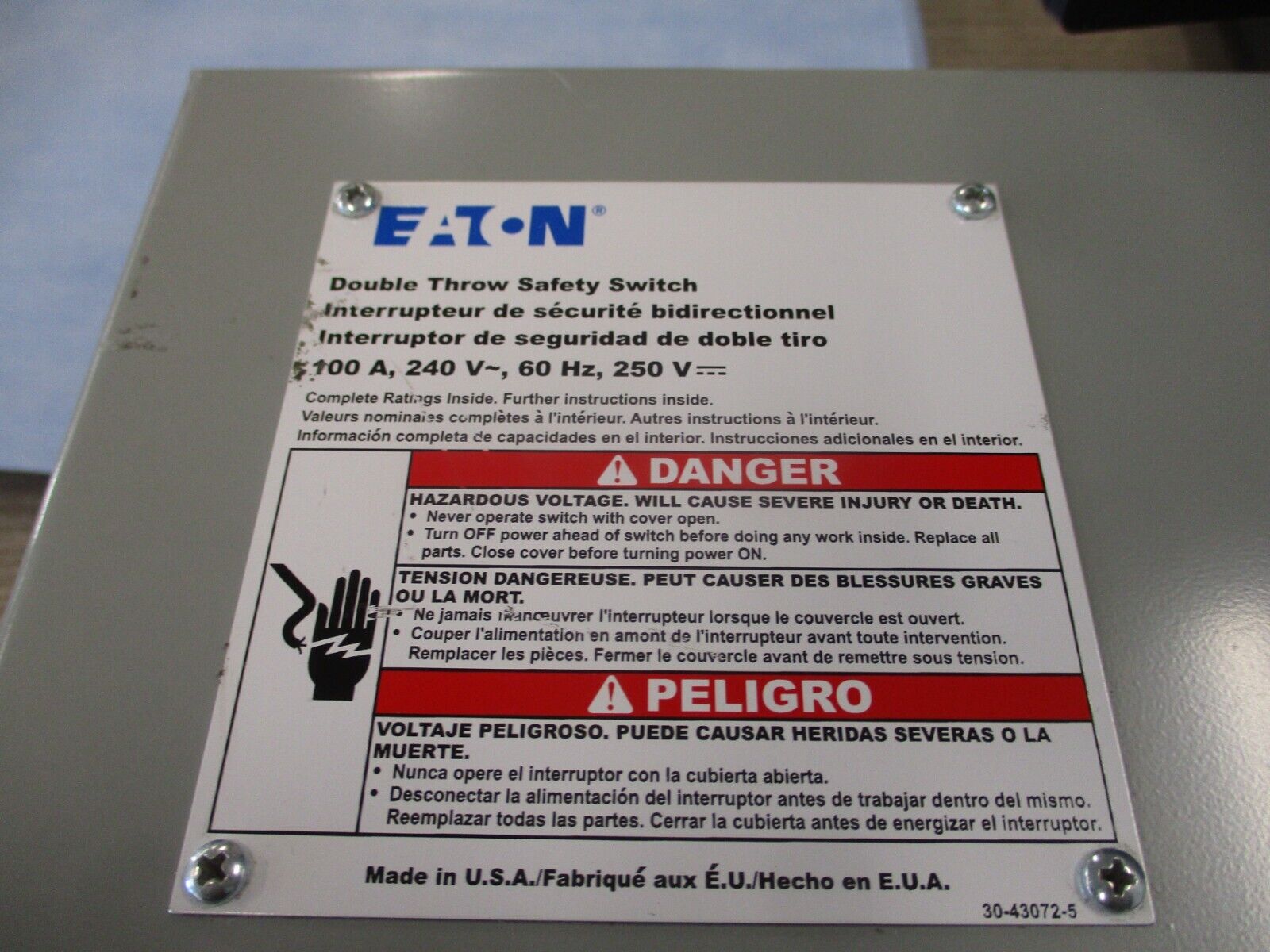 Eaton Double-Throw Non-Fusible Safety Switch/Disconnect DT223UGK 100A 240V 2P