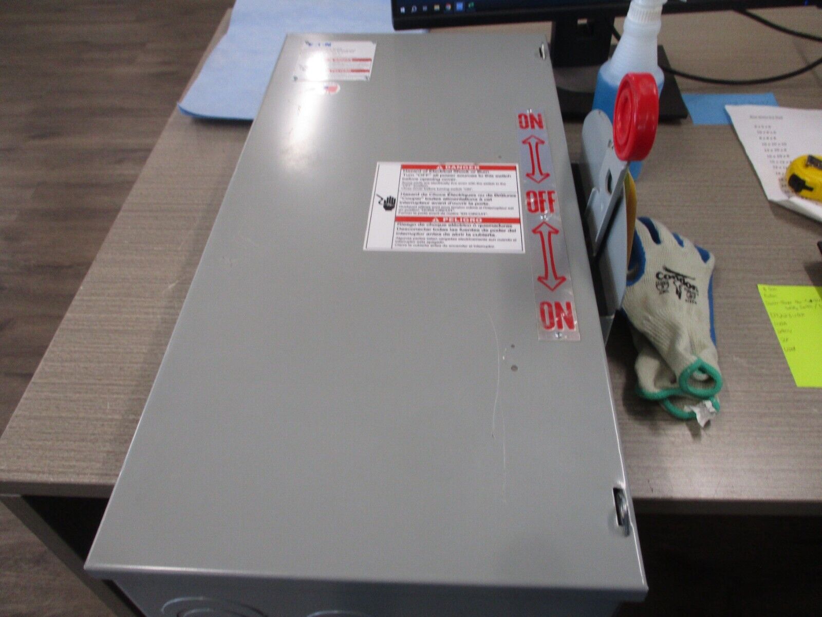 Eaton Double-Throw Non-Fusible Safety Switch/Disconnect DT223UGK 100A 240V 2P