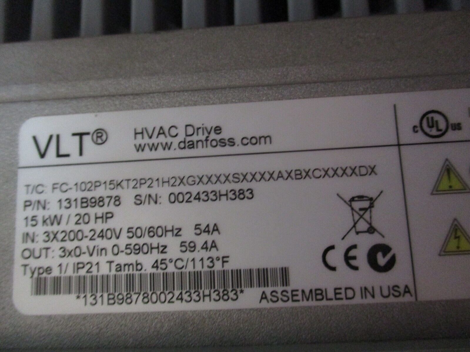 Danfoss VLT AC Drive 131B9878 20HP 3Ph w/ Keypad *Missing Cover Screw* Used
