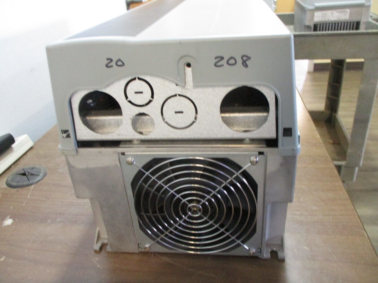 Danfoss VLT AC Drive 131B9878 20HP 3Ph w/ Keypad *Missing Cover Screw* Used