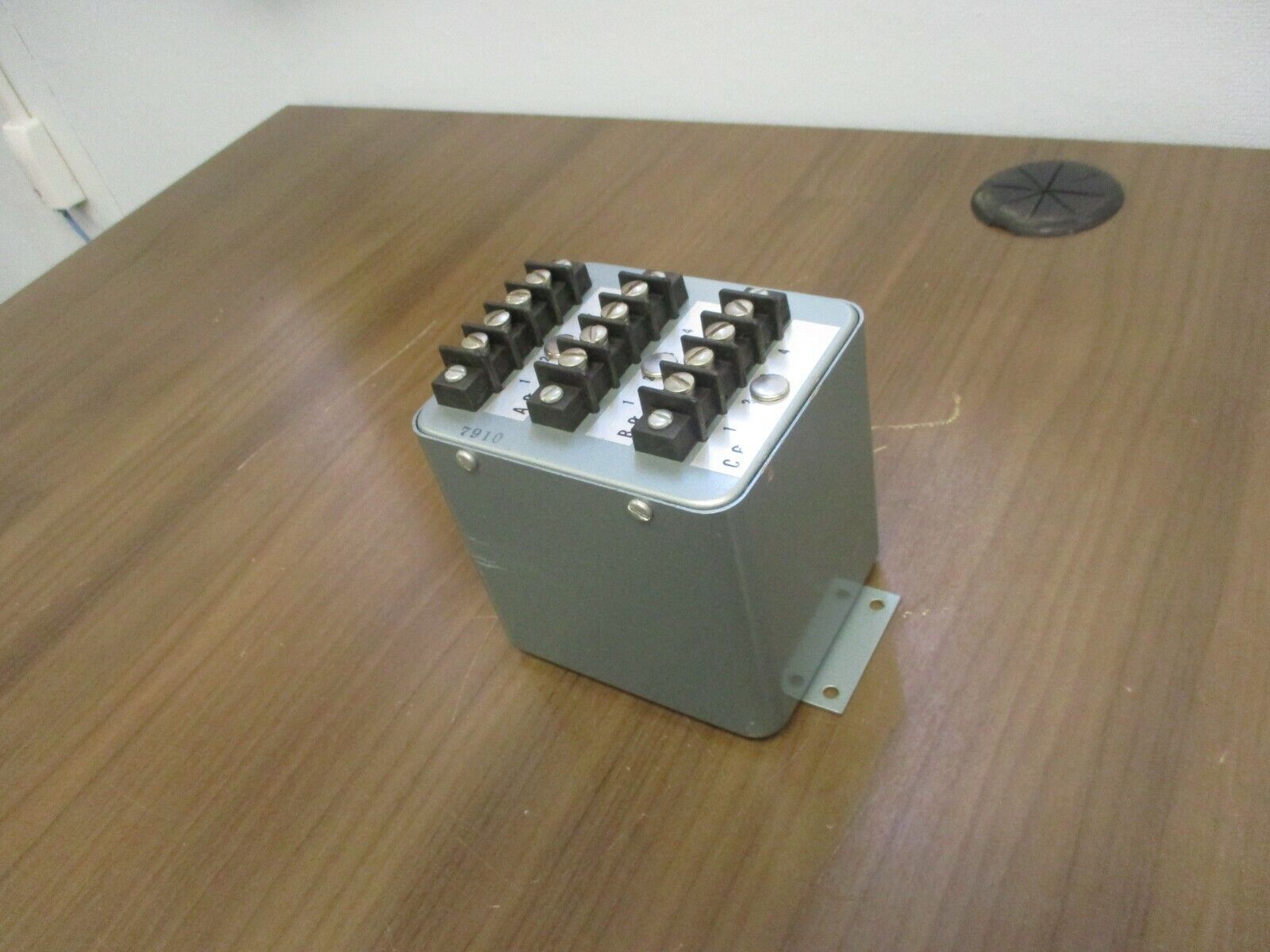 Scientific Columbus Current Transducer 4044 3Ph 0-1.0mA dc Per Ph 0-5A ac Per Ph
